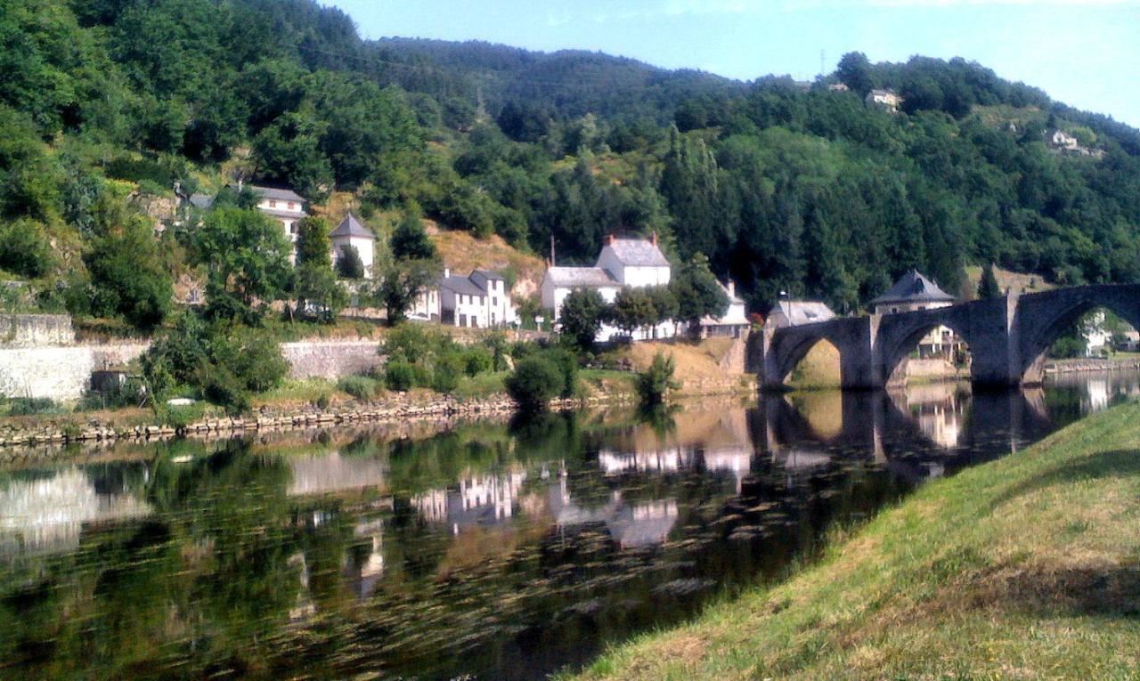 L'Oustalou - Gite Entre Lot Et Truyere Entraygues-sur-Truyère Eksteriør bilde
